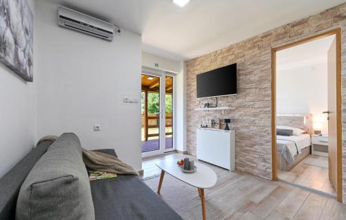 Ludbreg House | Amazing Home In Vinogradi Ludbreski With Sauna