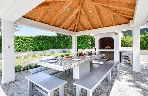 Trilj House | Amazing home in Bisko with private swimming pool, can be inside or outside