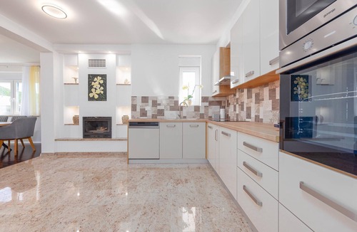 Gospic House | Amazing home in Debelo Brdo with sauna