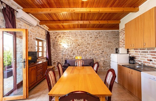Polaca House | Amazing home in Lisane Tinjske