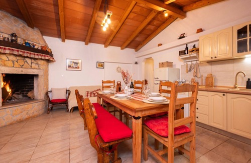 Jadreski House | Amazing home in Jadreski with private swimming pool, can be inside or outside