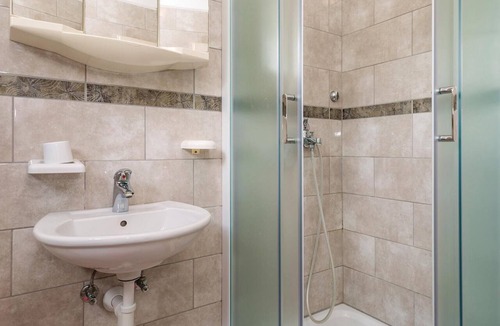 Kampor House | Amazing home in Kampor with WiFi