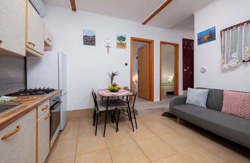 Kavran House | Amazing home in Kavran with WiFi