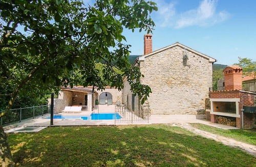 Lupoglav House | Amazing home in Lanisce