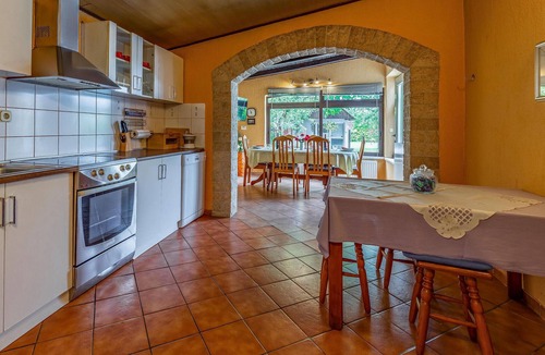 Sisan House | Amazing home in Liznjan with kitchen