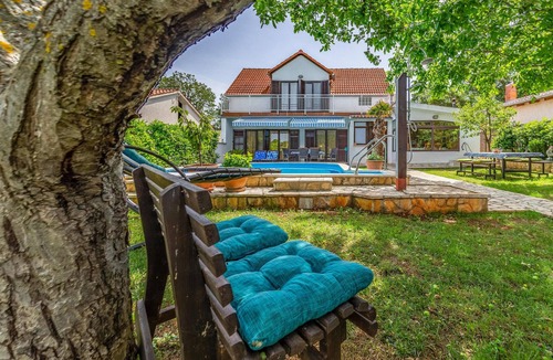 Sisan House | Amazing home in Liznjan with kitchen