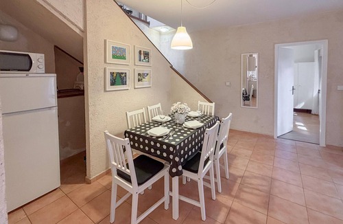 Lopar House | Amazing home in Lopar with WiFi