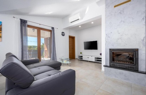 Lindar House | Amazing Home In Pazin