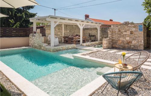 Peresiji House | Amazing Home In Peresiji