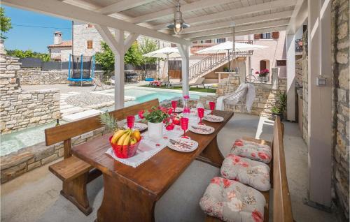 Peresiji House | Amazing Home In Peresiji