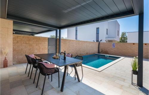 Peroj House | Amazing Home In Peroj