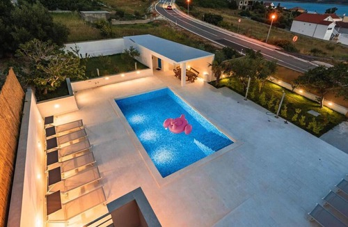 Rtina House | Amazing home in Razanac