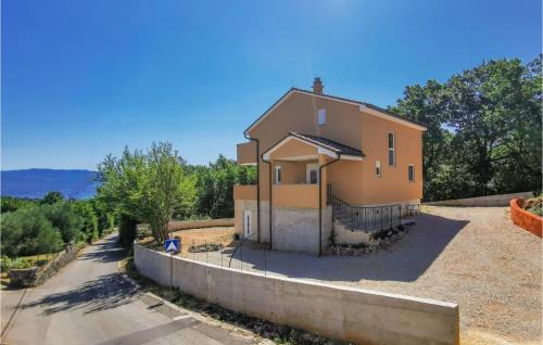 Risika House | Amazing Home In Risika