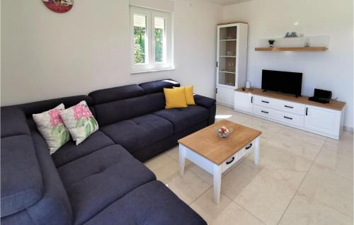 Risika House | Amazing Home In Risika