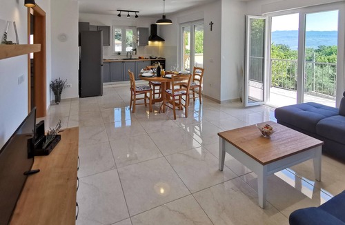 Risika House | Amazing home in Risika
