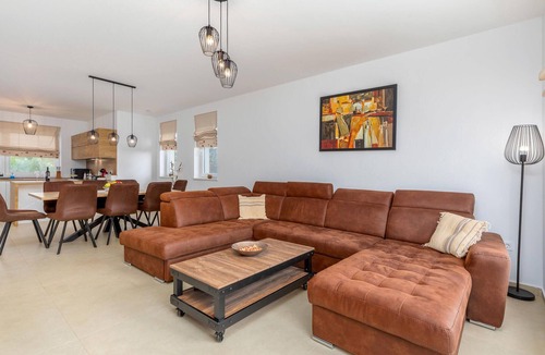 Marcana House | Amazing home in Segotici