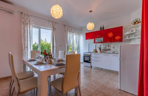 Sisan House | Amazing home in Sisan