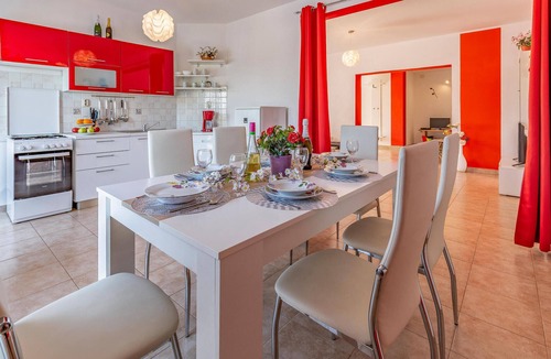 Sisan House | Amazing home in Sisan
