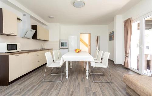 Soline House | Amazing Home In Soline