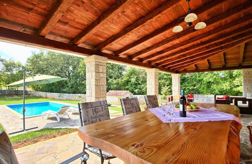 Tinjan House | Amazing home in Tinjan