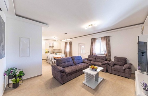 Trilj House | Amazing home in Ugljane