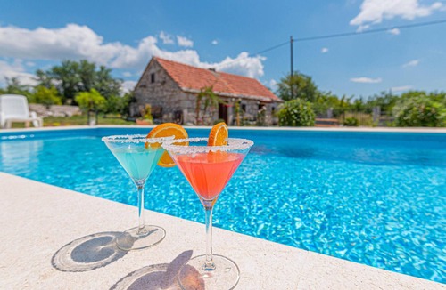 Unesic House | Amazing home in Vinovo Donje
