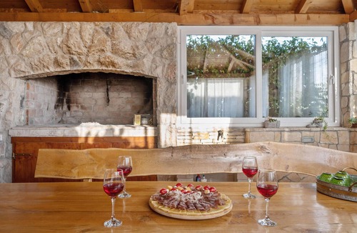 Unesic House | Amazing home in Vinovo Donje