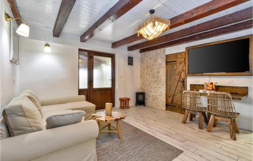 Karlovac House | Amazing Home In Zadobarje