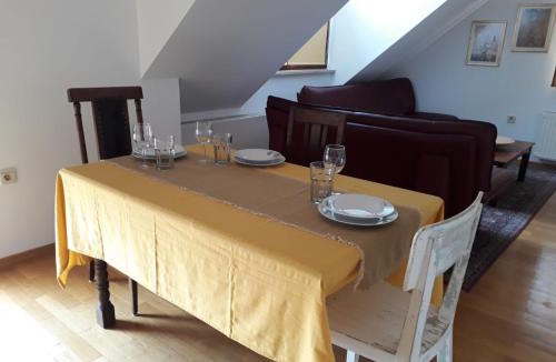 Dobrova-Polhov Gradec Apartment | Apartma Dolomiti