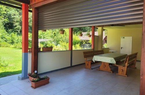 Metlika House | Apartma Kolpa