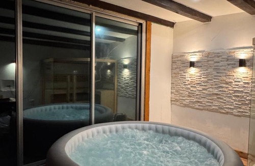 Ogulin Apartment | Apartman Žanić Ogulin jacuzzy u zatvorenom hidromasažna kada i kamin