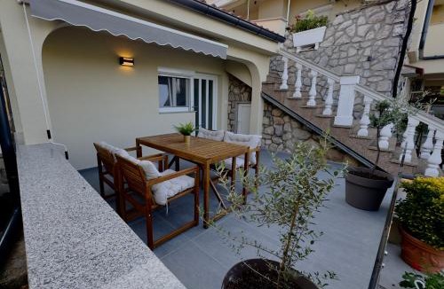 Salatic Apartment | Apartman Meld