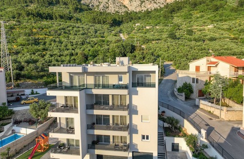 Batinici Apartment | Apartman Ruzmarin by Interhome