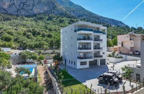 Batinici Apartment | Apartman Ruzmarin by Interhome