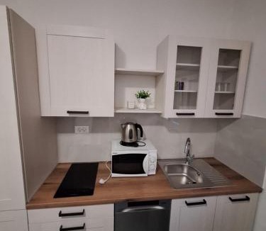 Pirovac Apartment | Apartman Simba terasa&parking