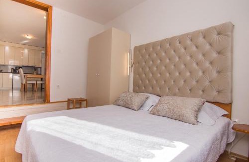 Njivice House | Apartmani VILLA KALINIC