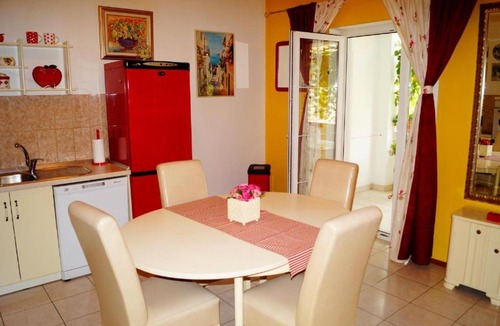 Jesenice Apartment | Apartment 20 meters from the beach