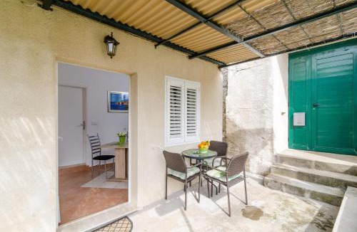 Pile House | Apartment and Room Kapelica