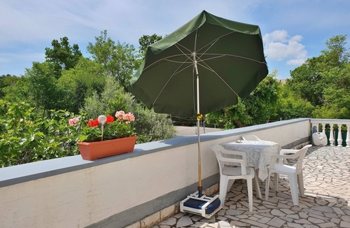 Silo Apartment | Apartment Bijelic - with balcony, 480 m from the Sea, BBQ grill, private parking, no AC