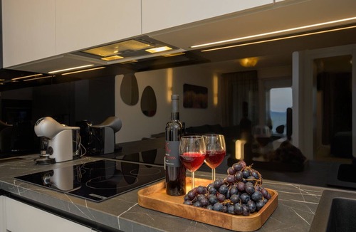 Znjan Apartment | Apartment 'Blue Horizon' with Balcony, Wi-Fi and Air Conditioning