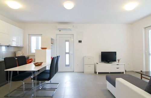 Marusici Apartment | Apartment Botta pool floor