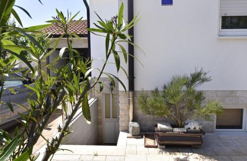 Krizine Apartment | Apartment Geräumige Kellerwohnung in der Nähe von Umag by Interhome