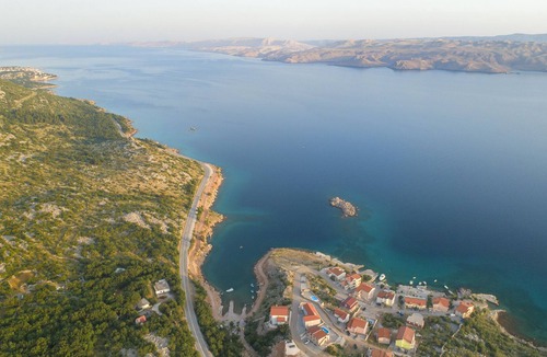 Cesarica Apartment | Apartment Green with pool - Villa Dina (Ribarica, Karlobag, Croatia)