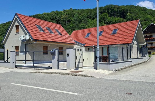 Cerklje na Gorenjskem House | Apartment house Petra