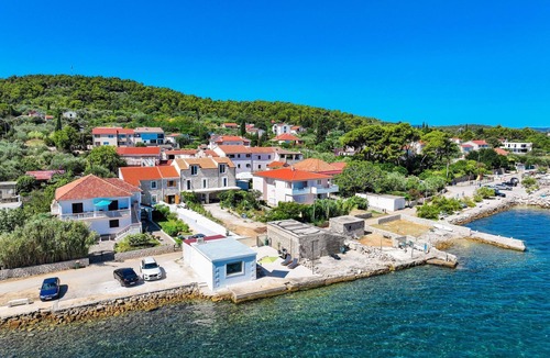 Zdrelac Apartment | Apartments Beachfront Pebble (120861-A2) - Zdrelac - island Pasman