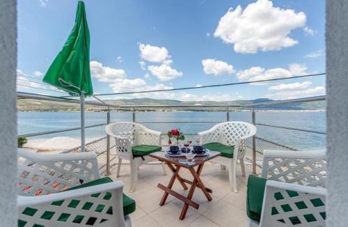 Arbanija Apartment | Apartment in Arbanija with sea view, balcony, air conditioning, WiFi 5138-1