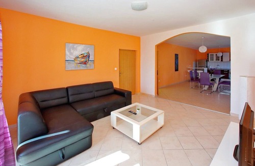 Bibinje Apartment | Apartment in Bibinje with Pool near the Sea