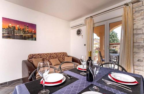 Rab Town Apartment | Apartment in Lopar with Balcony, Air condition, WIFI (4738-2)