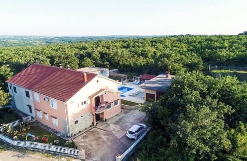 Posedarje Apartment | Apartment in Slivnica with Private Pool