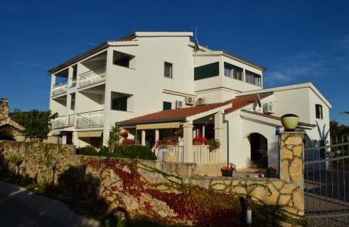 Vinisce Apartment | Apartment in Vinišce with Balcony, Air condition, WIFI, Washing machine (4753-7)
